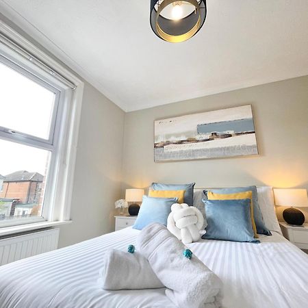 The Capstone Retreat - Beautiful Detached Family Home By Coastline Retreats, Arcade Machine, Parking, Bbq Bournemouth Eksteriør billede