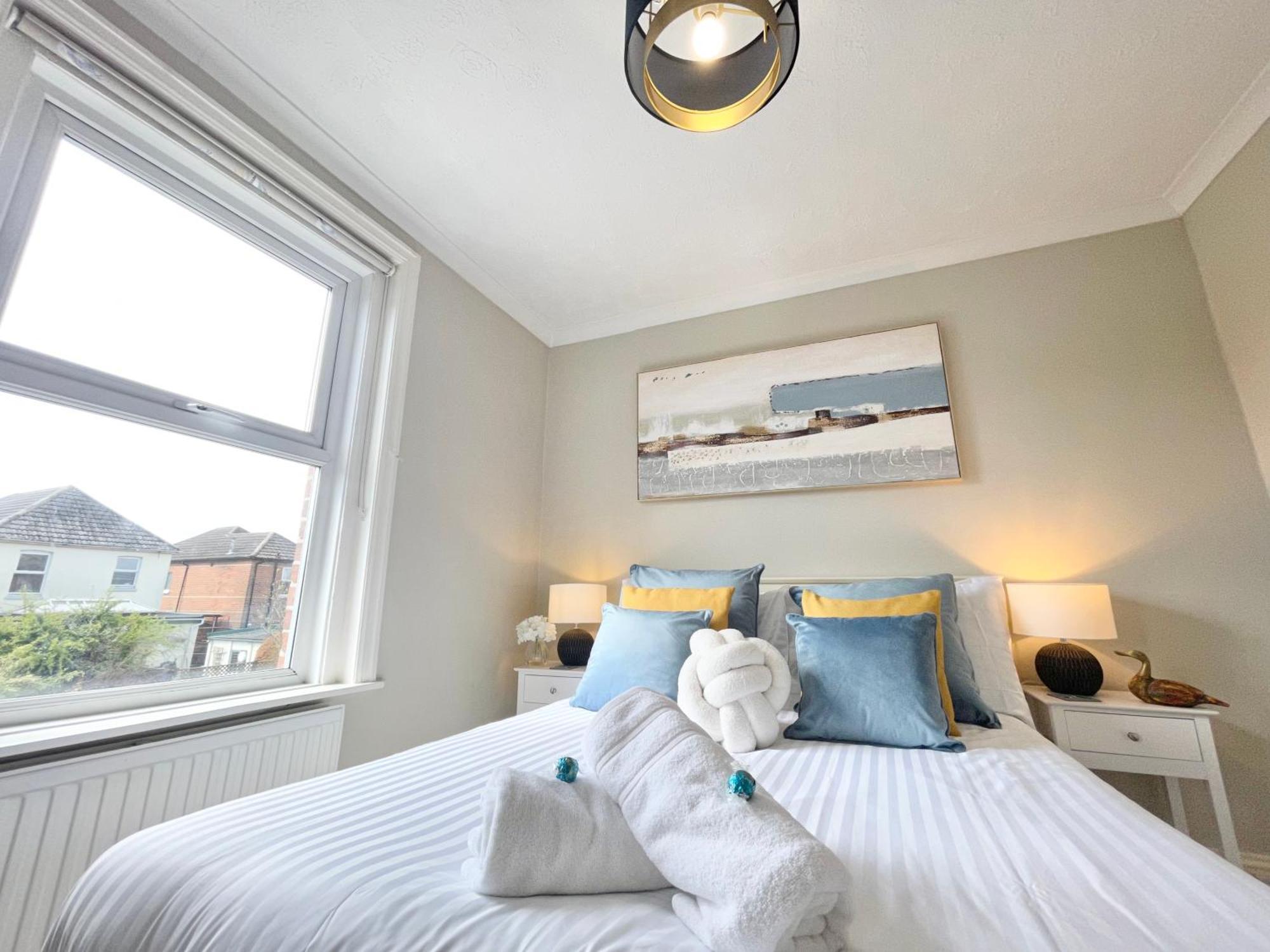 The Capstone Retreat - Beautiful Detached Family Home By Coastline Retreats, Arcade Machine, Parking, Bbq Bournemouth Eksteriør billede