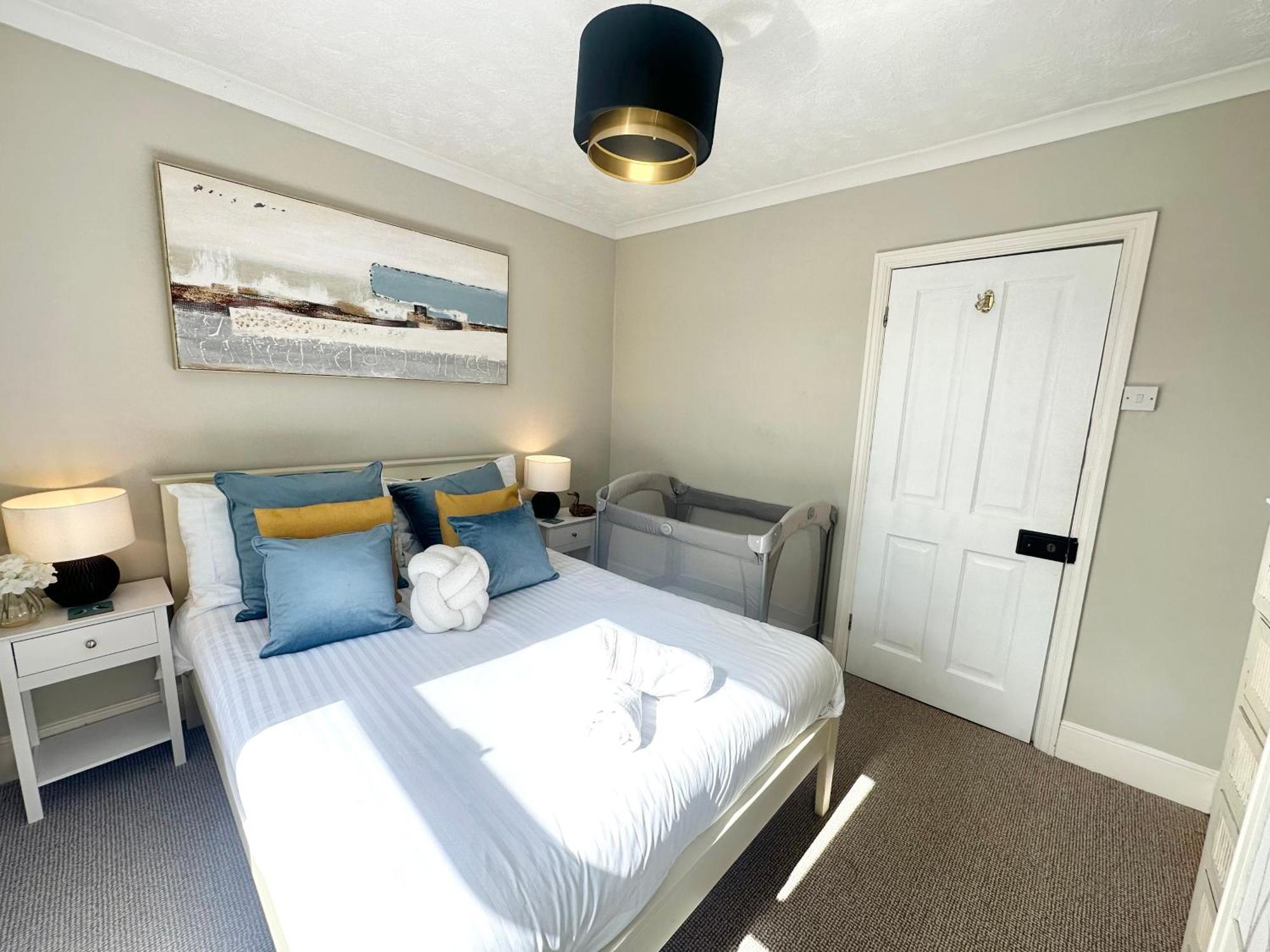 The Capstone Retreat - Beautiful Detached Family Home By Coastline Retreats, Arcade Machine, Parking, Bbq Bournemouth Eksteriør billede